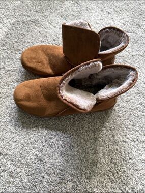 Skechers Women's Chestnut Brown Shearling-Lined Slip-On Boots